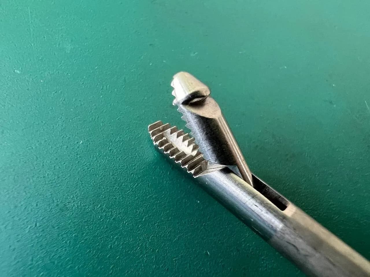 Wisap 7668 Laparoscopic 5mm x 33cm Serrated Grasping Forceps