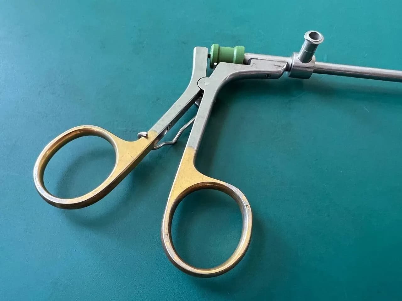 Wisap 7668 Laparoscopic 5mm x 33cm Serrated Grasping Forceps