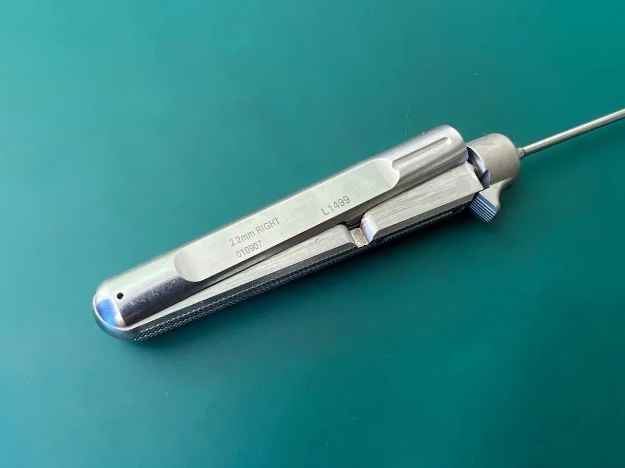 Висікач-кошик артроскопічний Acufex 010907, ротаційний 90°, праворуч, 2,2 мм