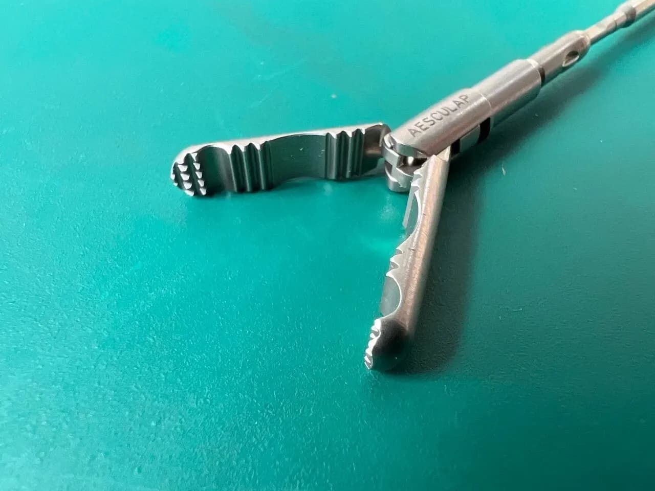 Aesculap PO774R TEC MONOPOLAR Grasping Forceps, jaw inserts, 310 mm 5 mm