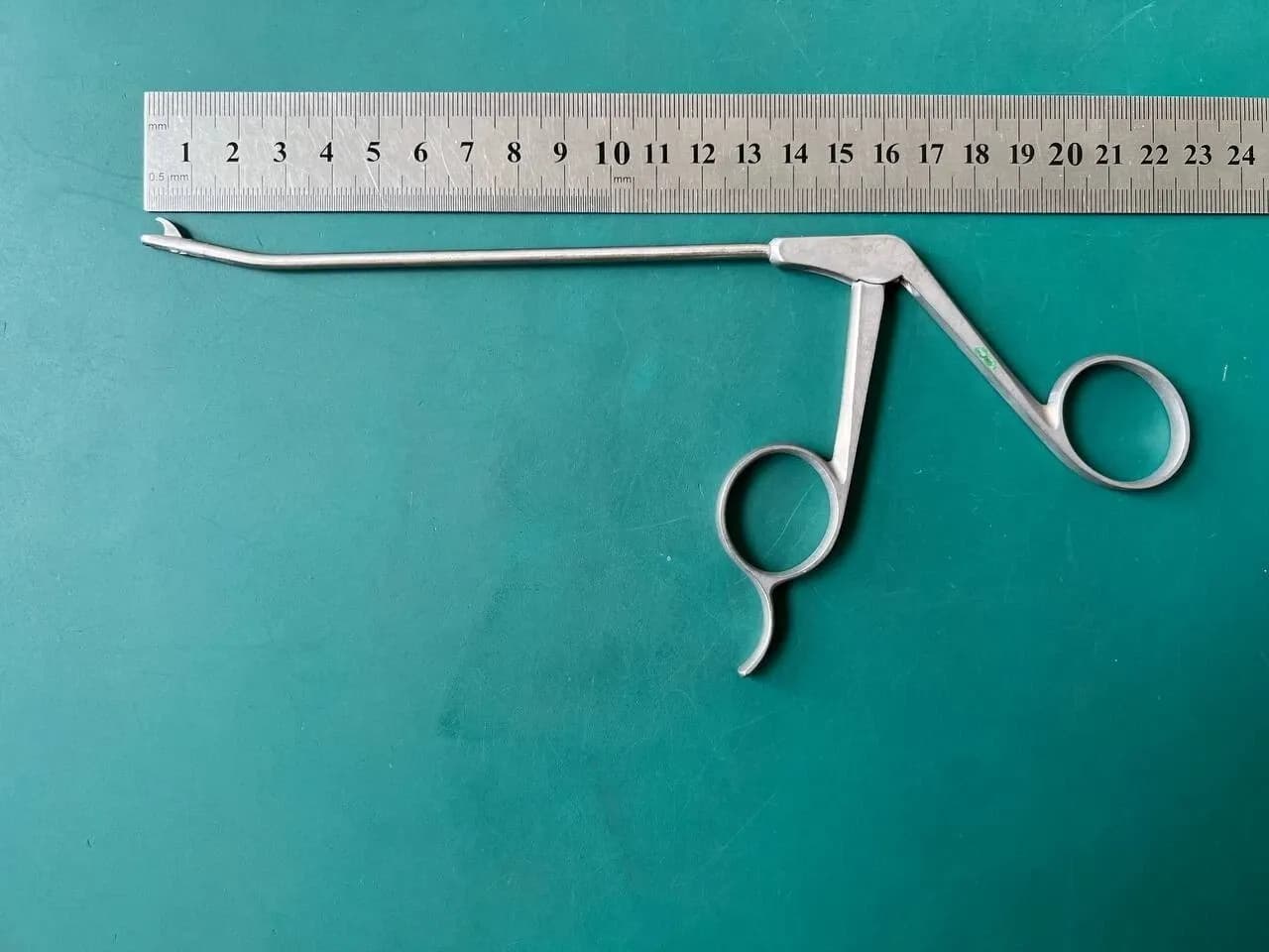 Затискач для дрібних суглобів Linvatec Shutt 1.1631, тупий наконечник, 3.4mm, 15° вгору, 130mm