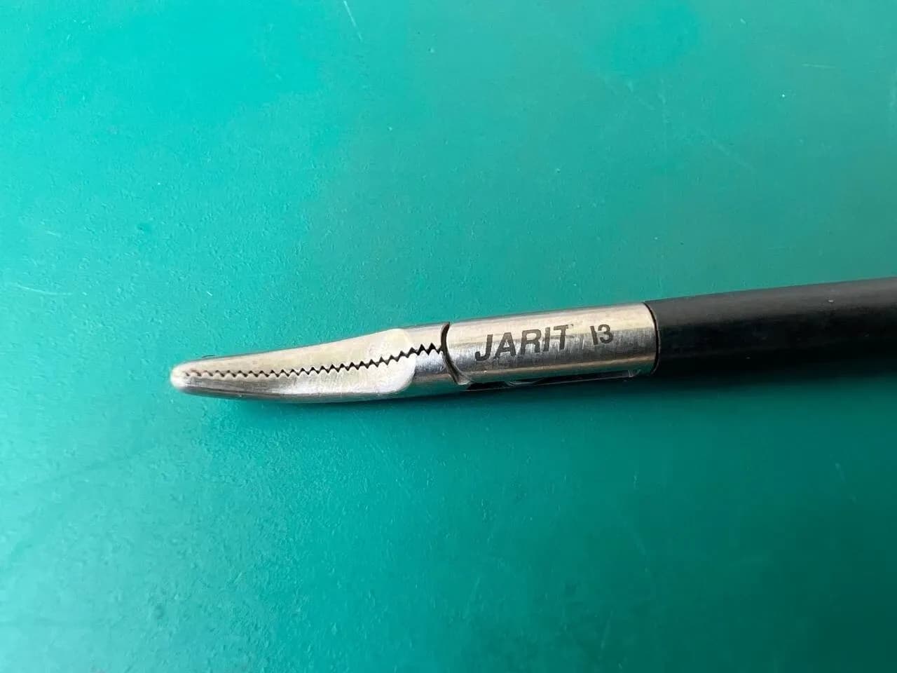 Затискач лапароскопічний ізольований Jarit 625-124, дисектор Maryland, Roto-Cam, монополярний