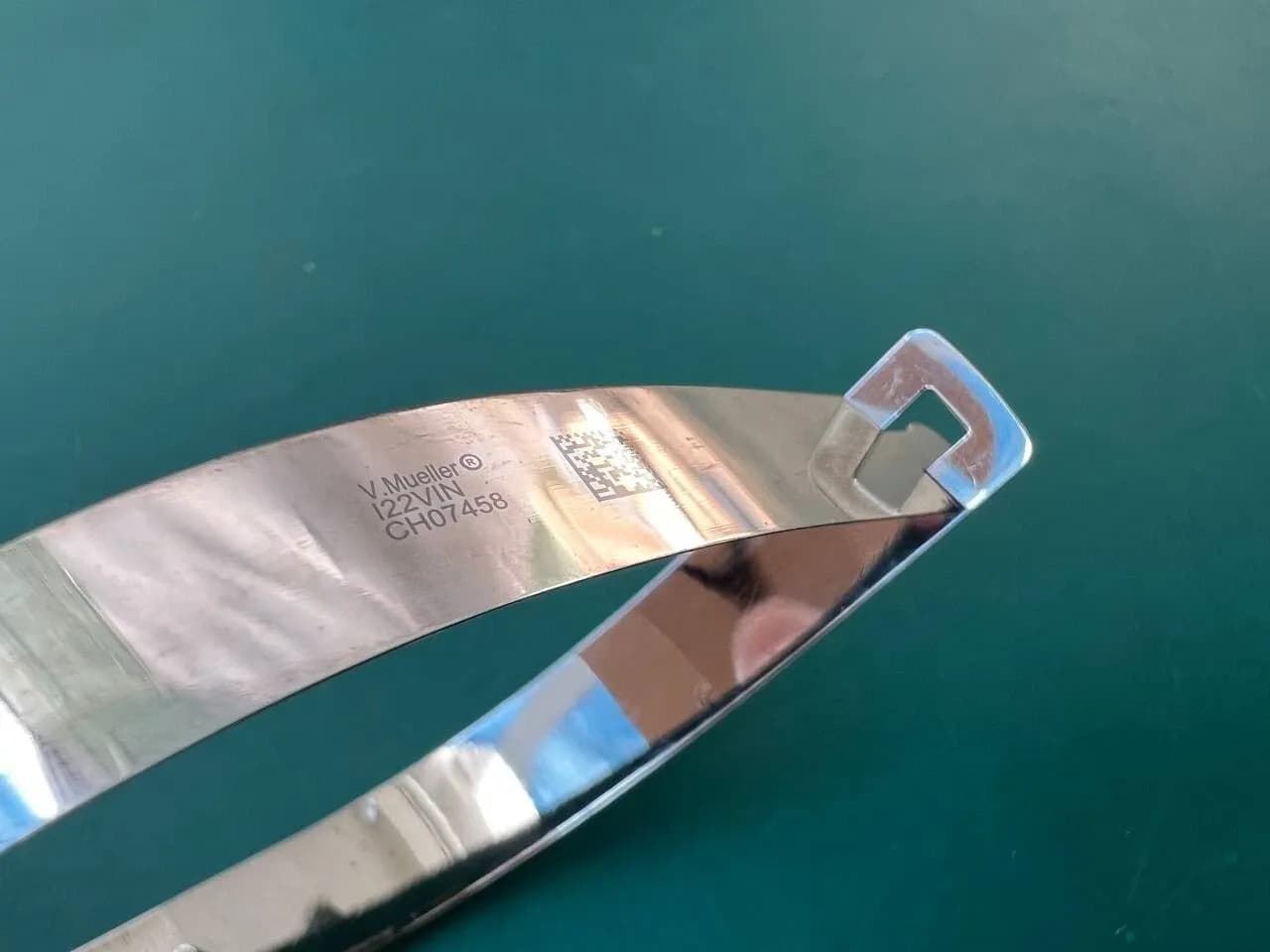 V. Mueller CH07458 Jacobson Scissors 125 Degree Angled Spring Handled  6 1/2"