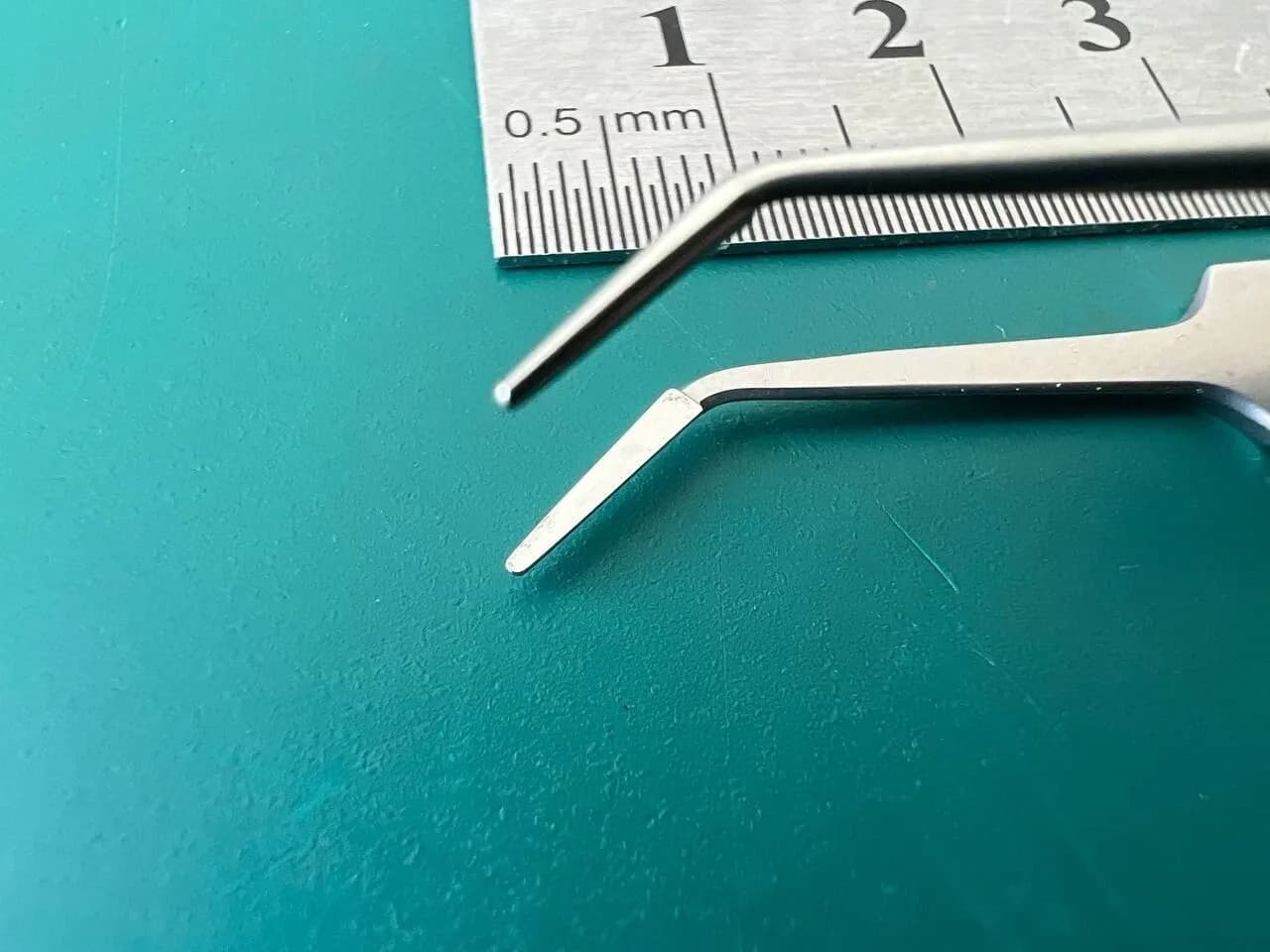 Пінцет біполярний ізольований кутовий V. Mueller EBP 11060-54A, кінчик 0.6 mm
