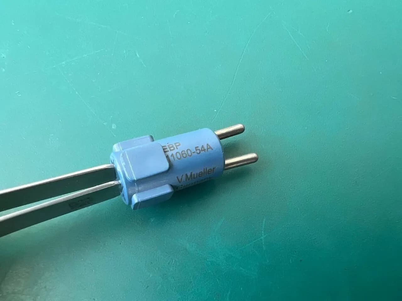Пінцет біполярний ізольований кутовий V. Mueller EBP 11060-54A, кінчик 0.6 mm