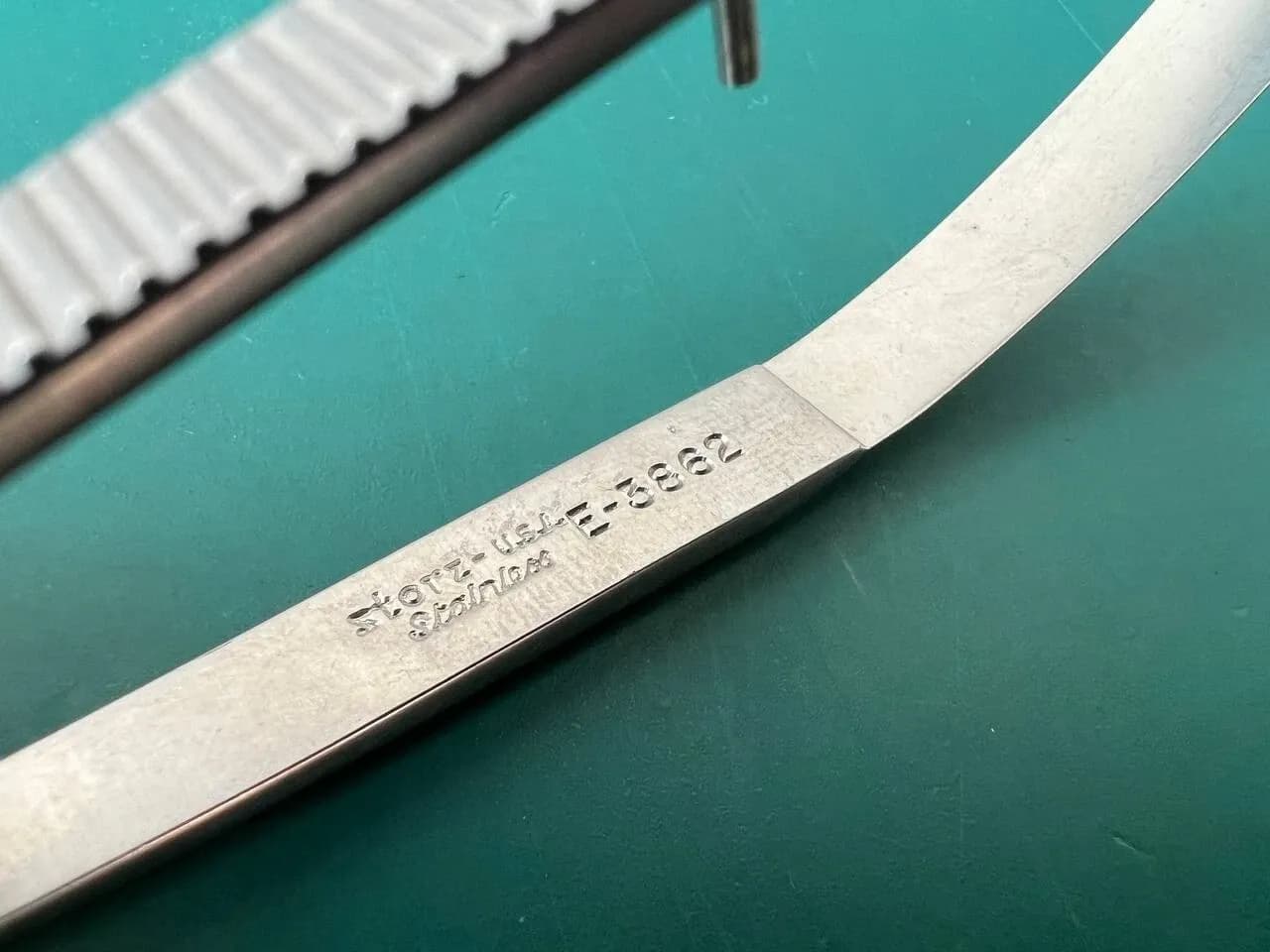 Storz E3862 Castroviejo Needle Holder, Straight, 10mm Jaws, 5.4”