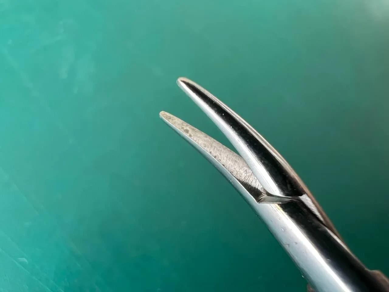 Storz E3849 Castroviejo Needle Holder 11mm Curved Medium
