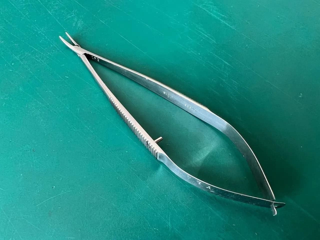 Storz E3849 Castroviejo Needle Holder 11mm Curved Medium