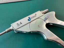 Артроскопічний висікач із відсмоктуванням Dyonics 2707 3.4mm 9 1/2″