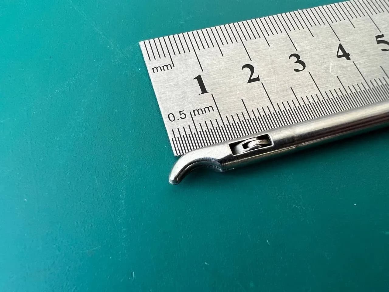 R.Wolf 8393.514 Laparoscopic 5 mm Right Curved Needle Holder insert