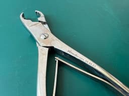 Medicon 35.45.23 BONE HOLDING FORCEPS straight; thread fixation 23.0cm (9.2")