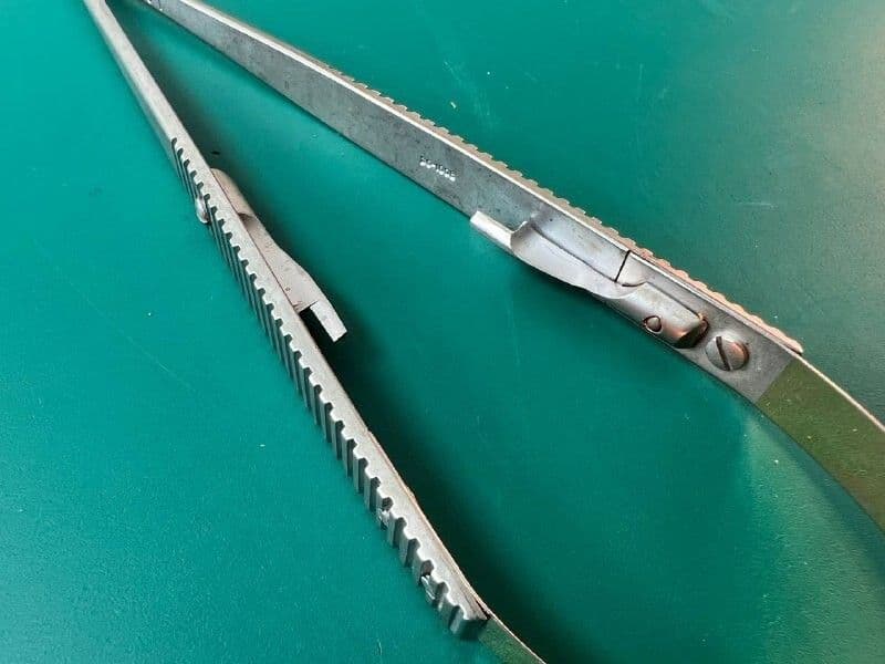 Голкотримач мікрохірургічний Castroviejo Codman 36-1008, 17.8cm