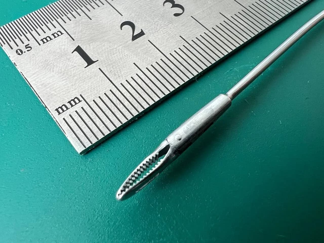 Storz 10372 K Bean Jaw Forceps, Dble-Action, Blunt Grooved, 1.5mm x 25cm