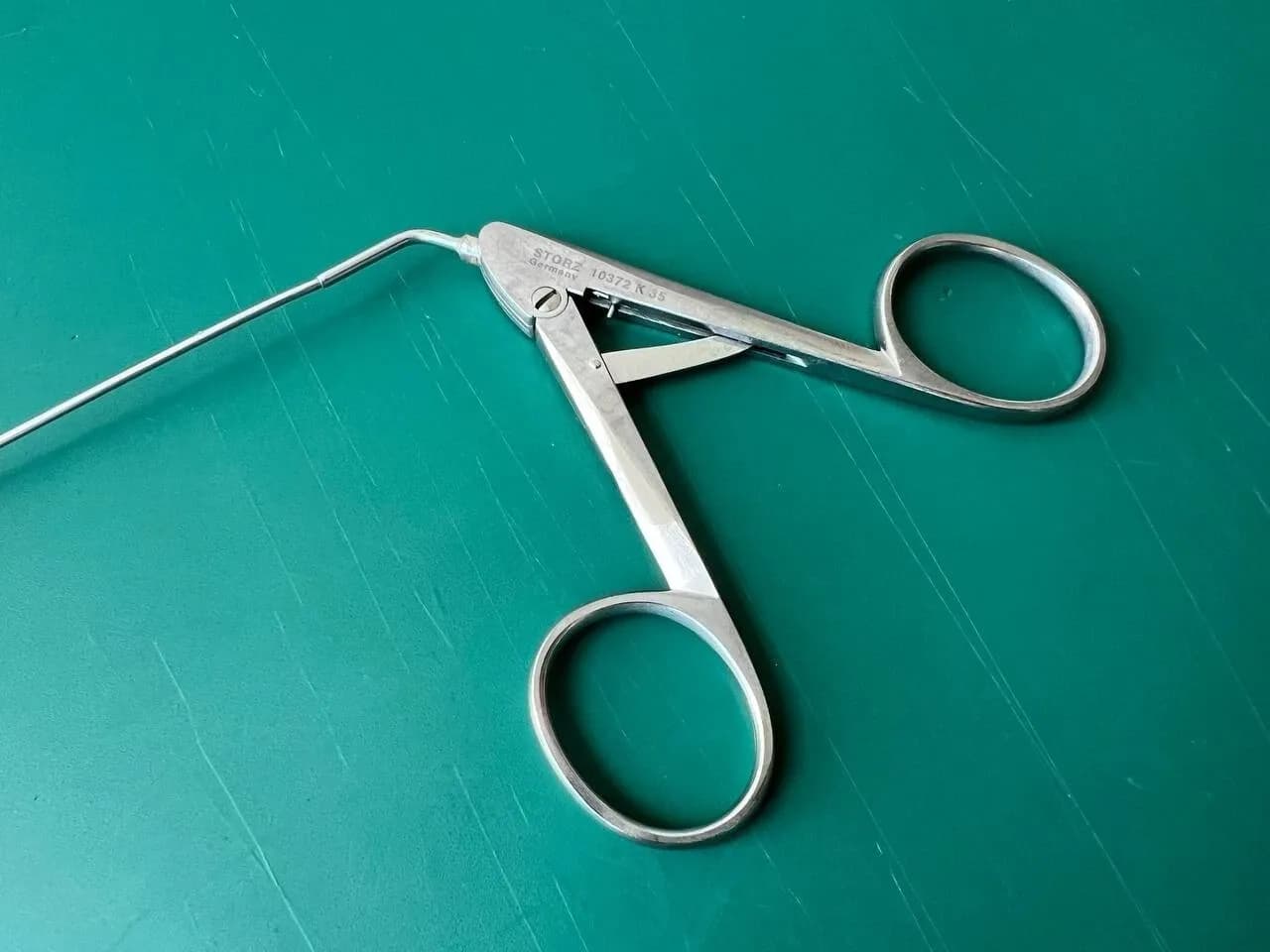 Storz 10372 K Bean Jaw Forceps, Dble-Action, Blunt Grooved, 1.5mm x 25cm