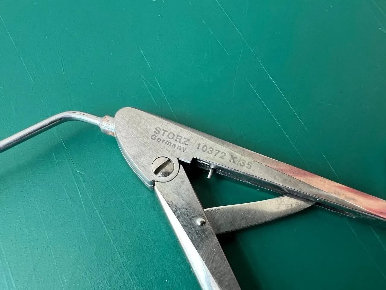 Storz 10372 K Bean Jaw Forceps, Dble-Action, Blunt Grooved, 1.5mm x 25cm