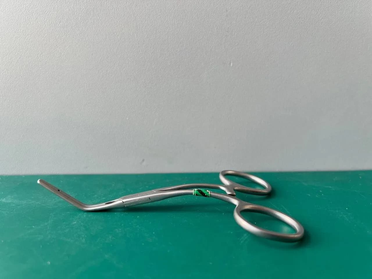 Aesculap FF105R CranioFix Holding Forceps 4.5" Overall Length