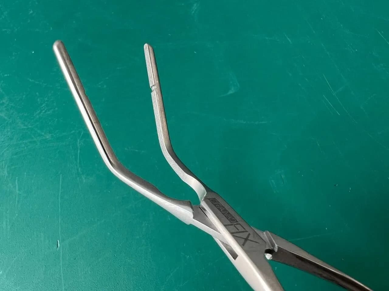 Aesculap FF105R CranioFix Holding Forceps 4.5" Overall Length