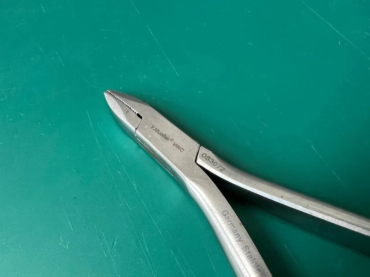 Плоскогубці хірургічні V. Mueller OS3072, наконечник 2mm