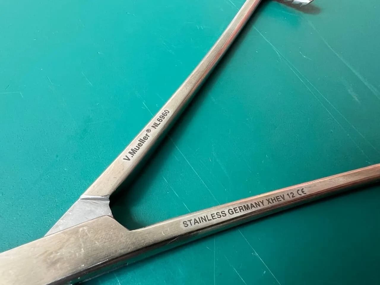 Затискач спінальний V. Mueller NL6960 Lewin 7″
