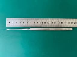 Storz N-2910 Curved Sickle Knife 7 1/2'', blunt 10 mm blade, flat handle