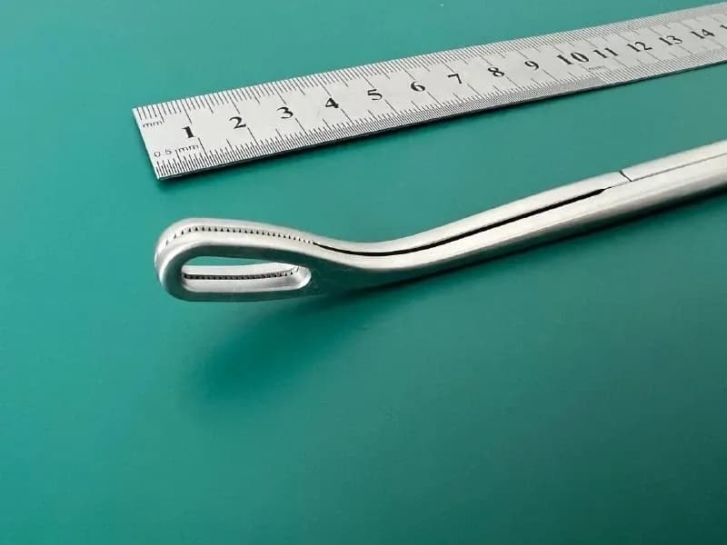 Затискач Фостера Jarit 323-112, подвійний шарнір, насічки 0.8mm, вигин 15° x 10mm діам.