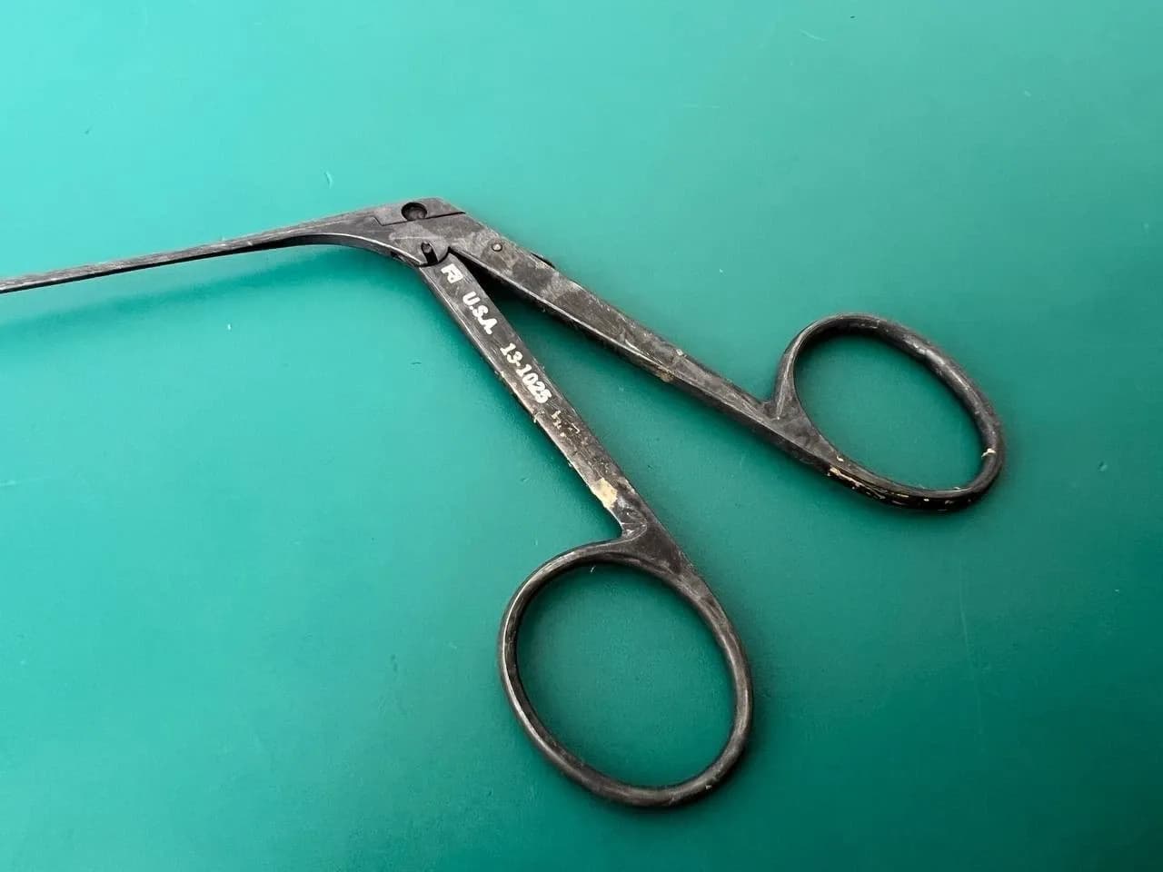 Richards 13-1025, Cupped Forceps Curved Left, 4mm Jaw, Ebonized