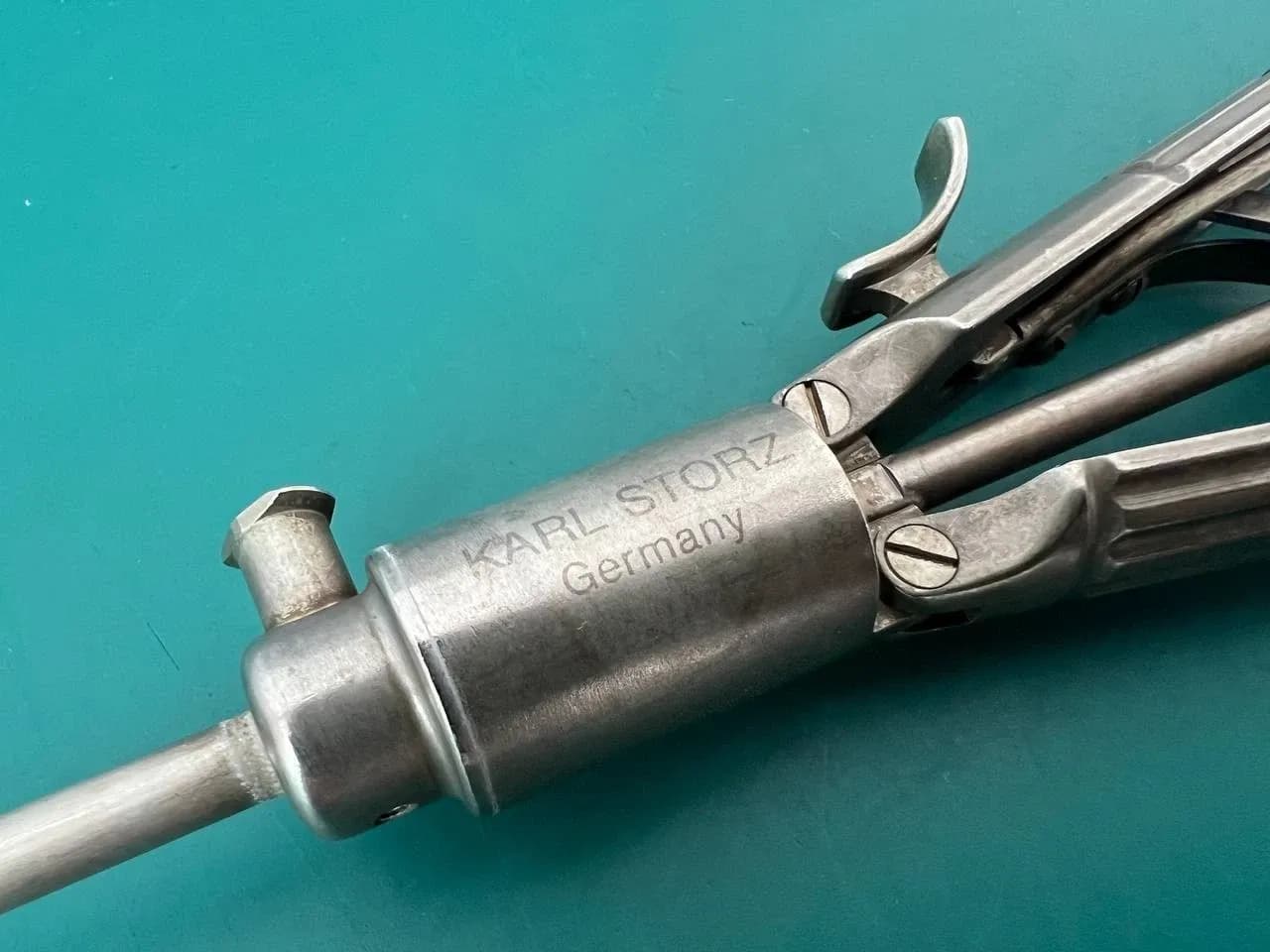 Голкотримач Karl Storz 26178ML Macro, 5mm, 43cm, бранші вигнуті вліво