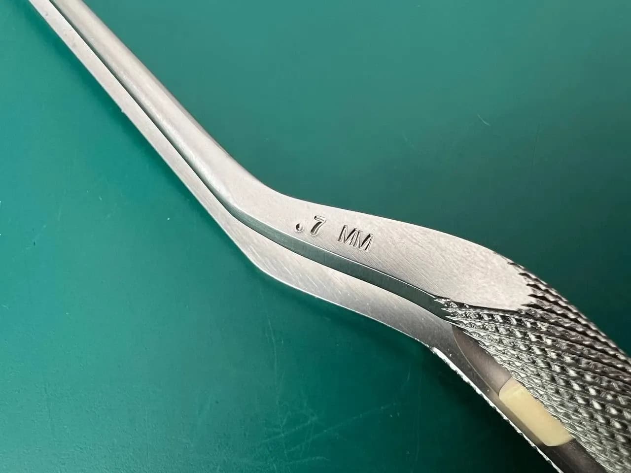 Bayonet Bipolar Forceps 0.7mm tip JS0474