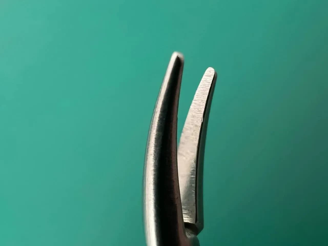 Голкотримач Jarit 355-407 Castroviejo, вигнутий, 5 1/2″