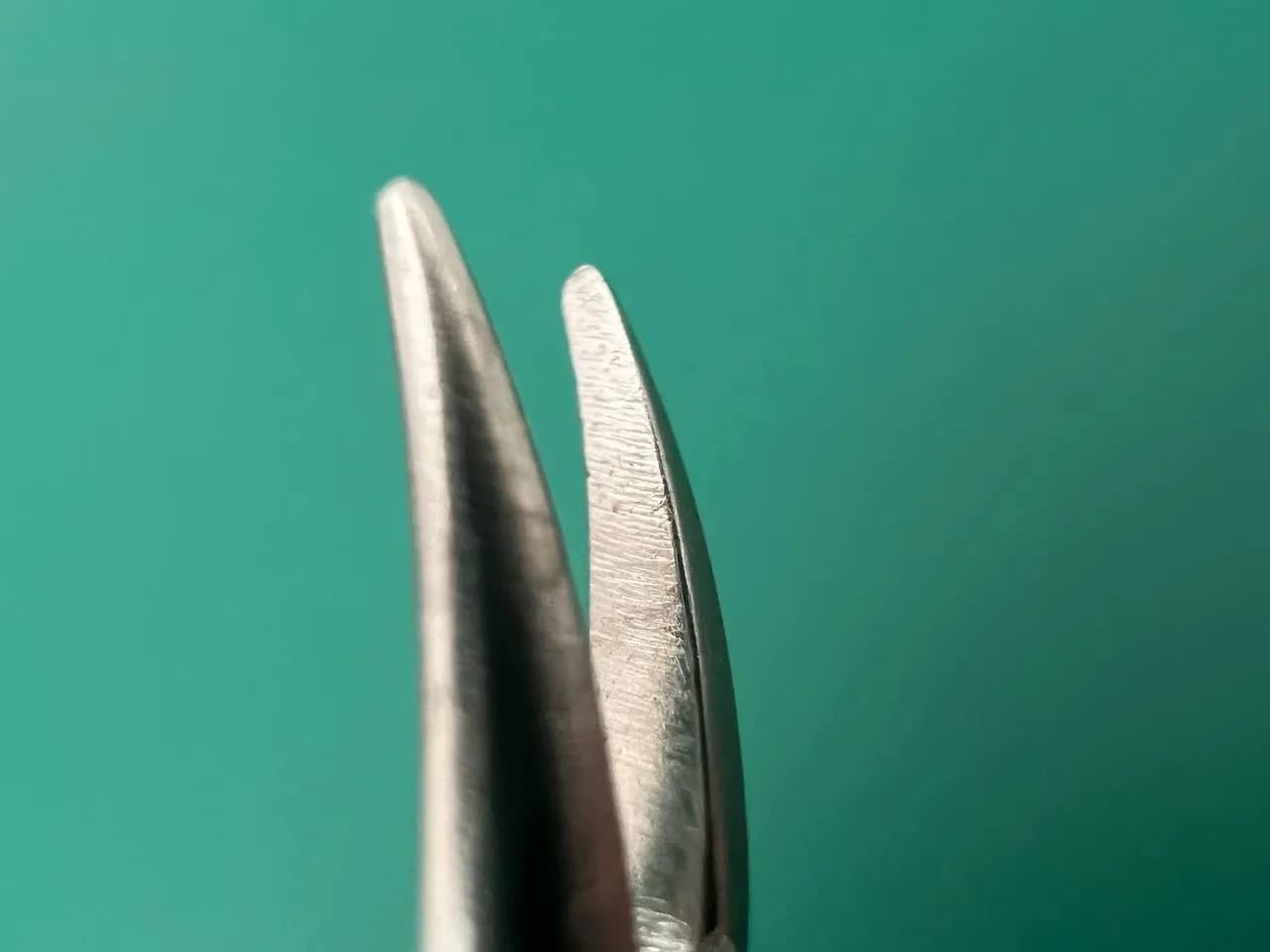 Голкотримач Jarit 355-407 Castroviejo, вигнутий, 5 1/2″