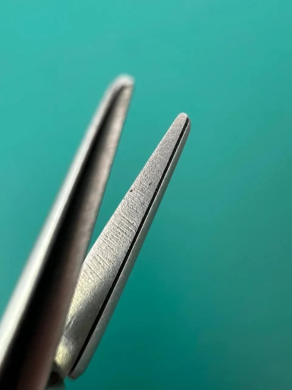 Мікрохірургічний голкотримач Jarit 277-075, 0.7mm x 10mm, прямий, кругла ручка, 5-1/2″