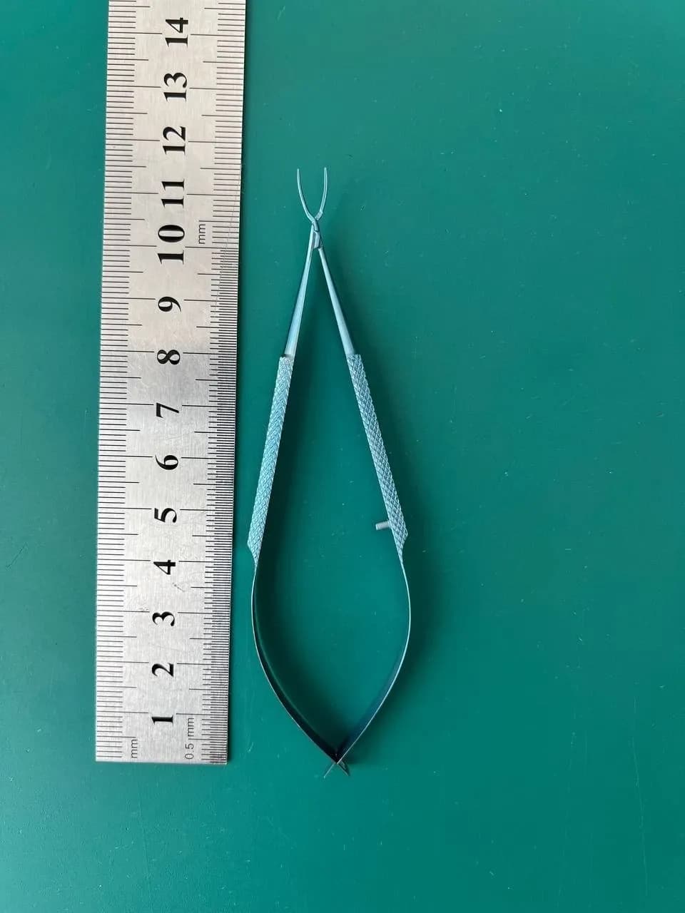 Storz ET2901 Hall lens insertion forceps, 4 1/4'',angled, thin, long jaws