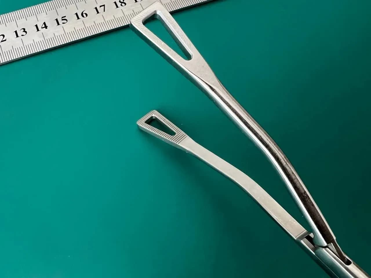Затискач Duval Jarit 323-120, подвійний шарнір, трикутне кільце 10/11mm, вигнутий вліво