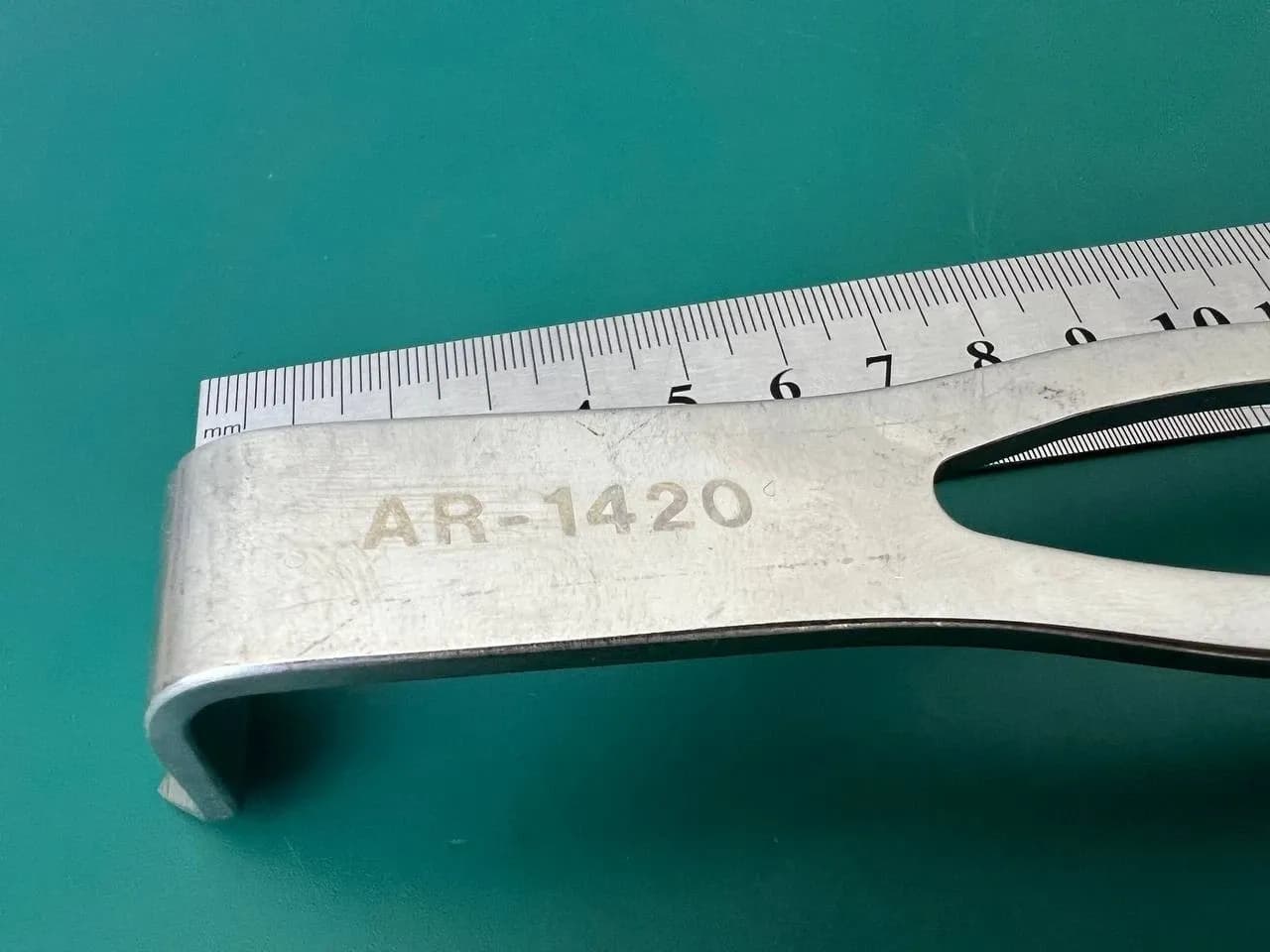Ретрактор для забору трансплантата Arthrex AR-1420, 7″, двосторонній
