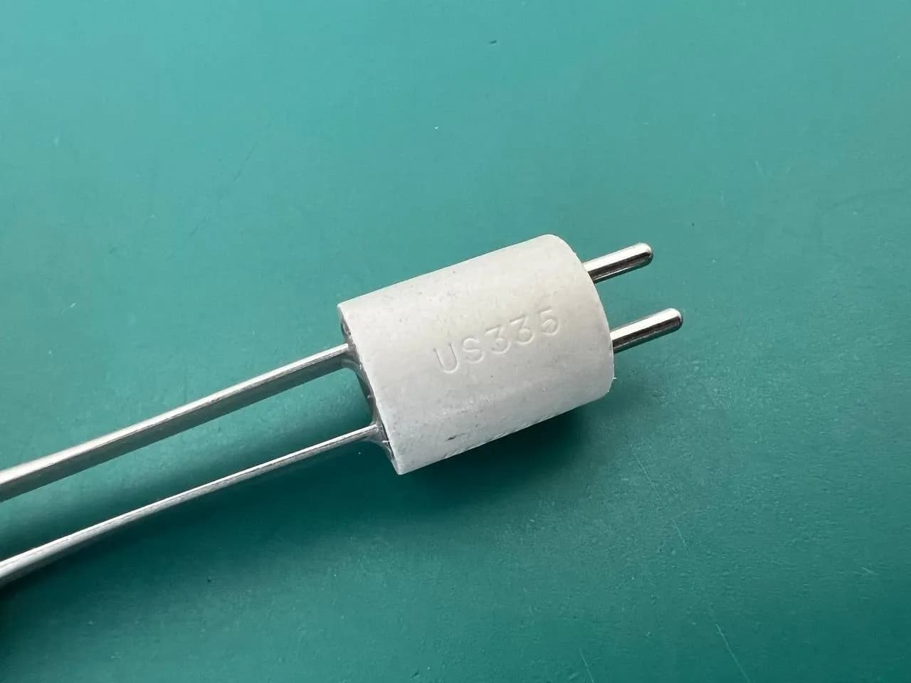 Біполярний пінцет Aesculap US335 Jewelers, прямий, без іригації, 0.4 мм, 4″