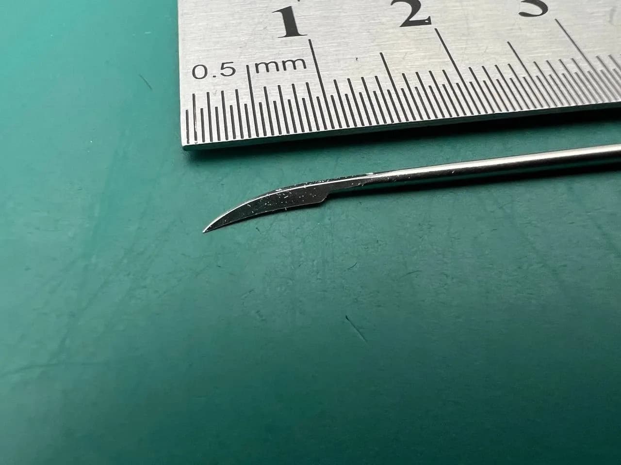 Karl Storz 8656A Sickle Knife, curved, 23 cm Conical, from diameter 3 mm to 1 mm