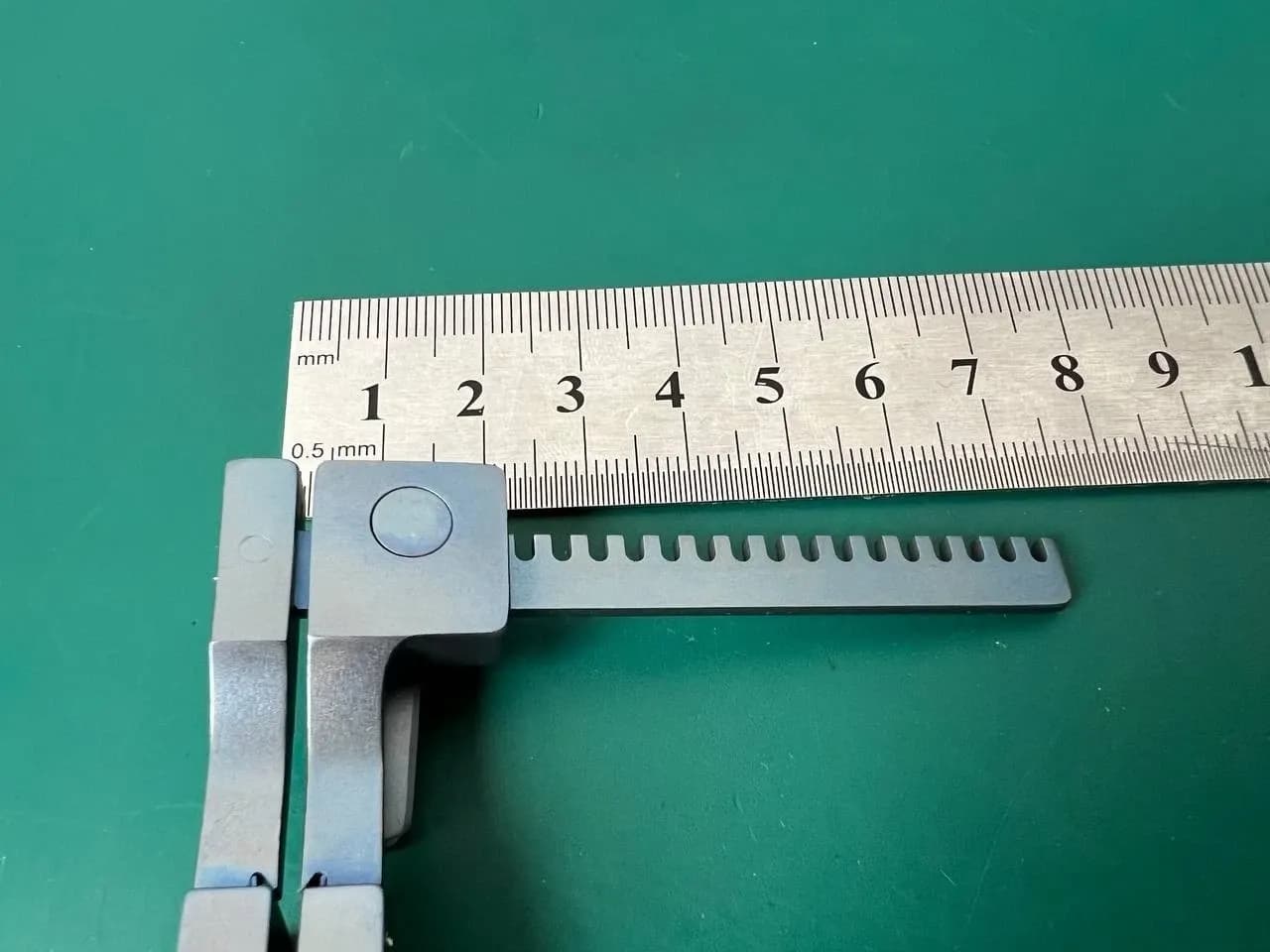 Novosurgical 5420-43T Pediatric Sternal Retractor, Titanium