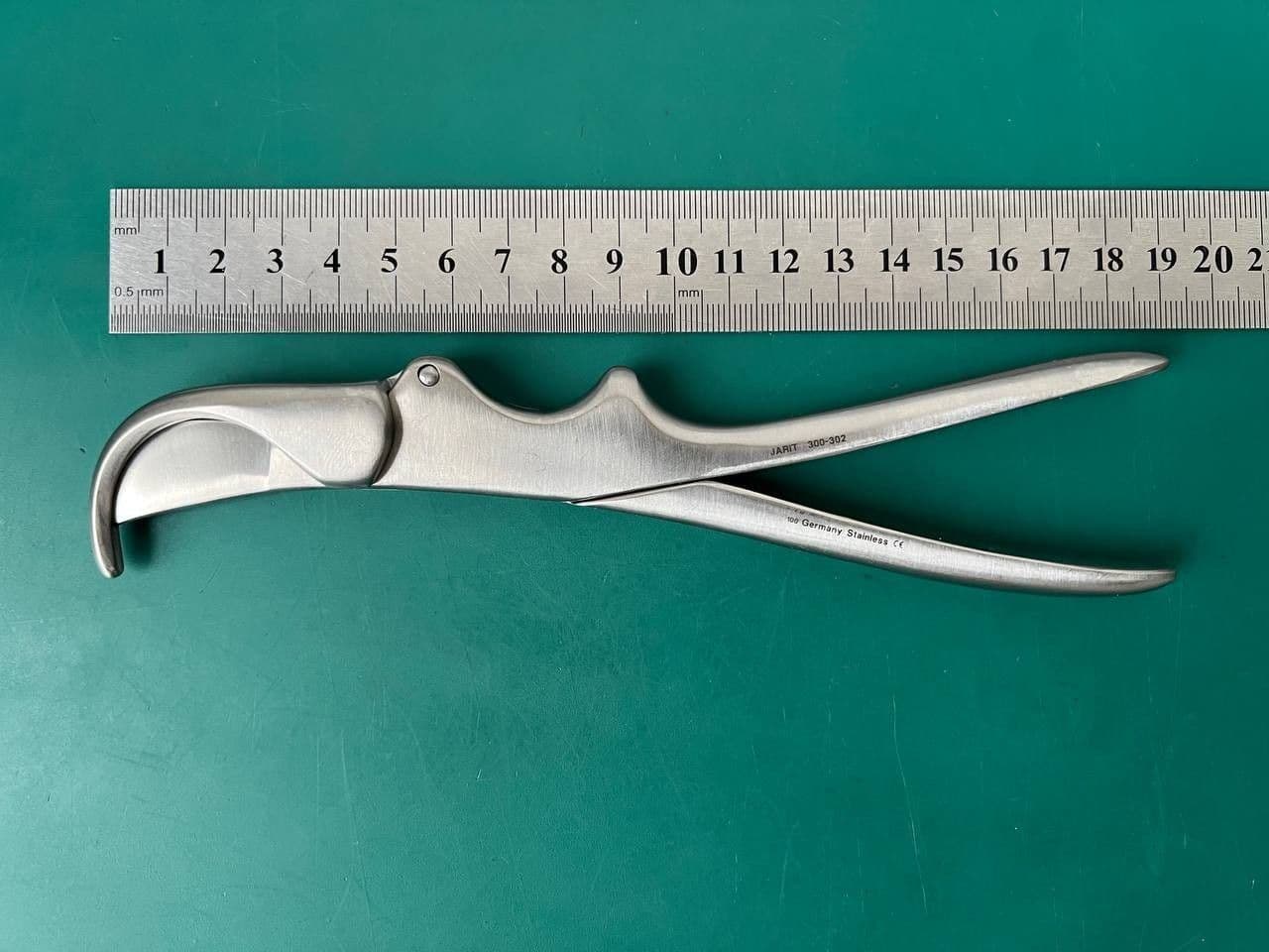 Integra Jarit 300-302 Gluck Rib Shears