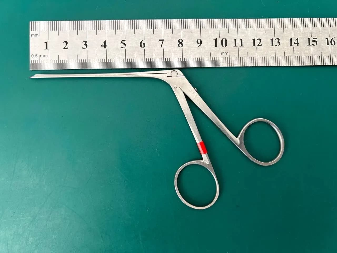 Bausch & Lomb Storz N1705 QCR Bellucci Scissors 7mm Curved Right X 5.4" Length