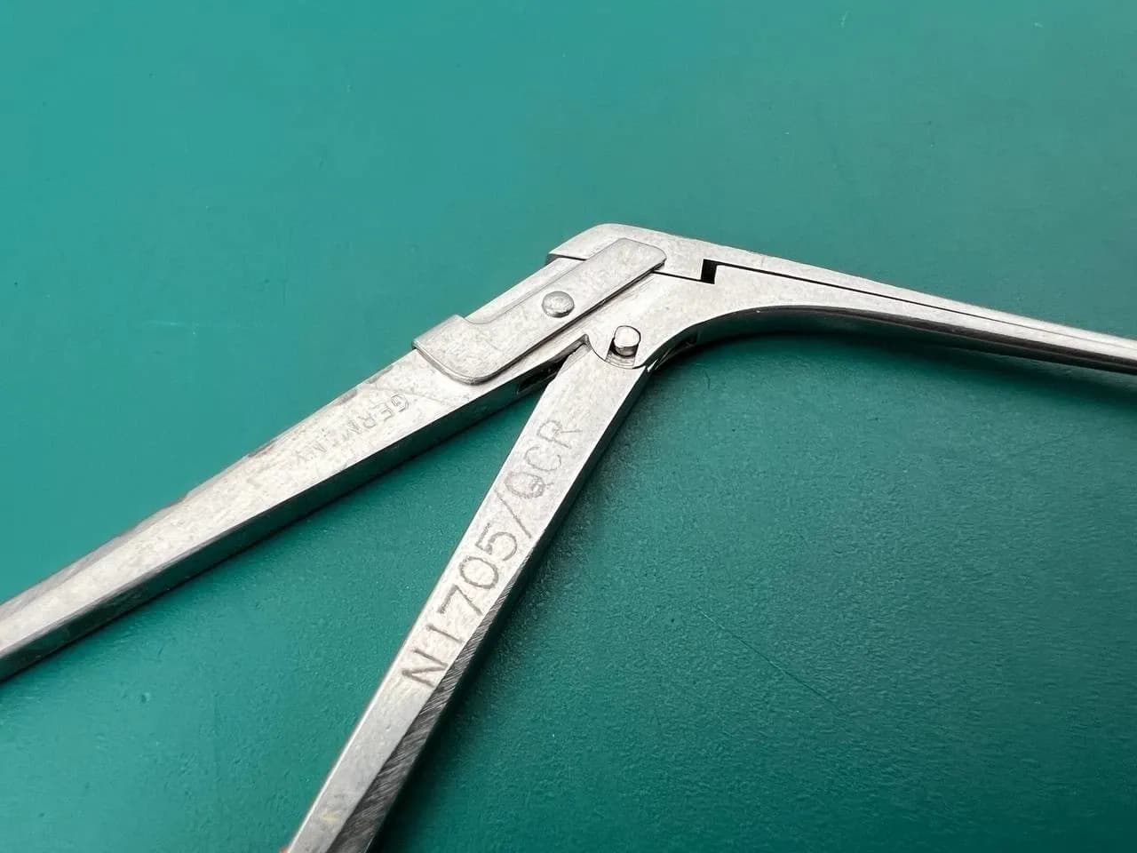 Bausch & Lomb Storz N1705 QCR Bellucci Scissors 7mm Curved Right X 5.4" Length
