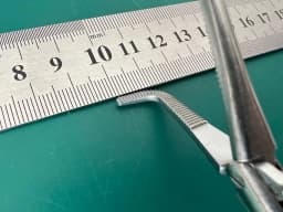 Затискач препарувальний Pilling 211290A Mixter, вигнутий, 8½″, кінчик 2.7 mm