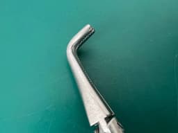 Затискач препарувальний Pilling 211290A Mixter, вигнутий, 8½″, кінчик 2.7 mm