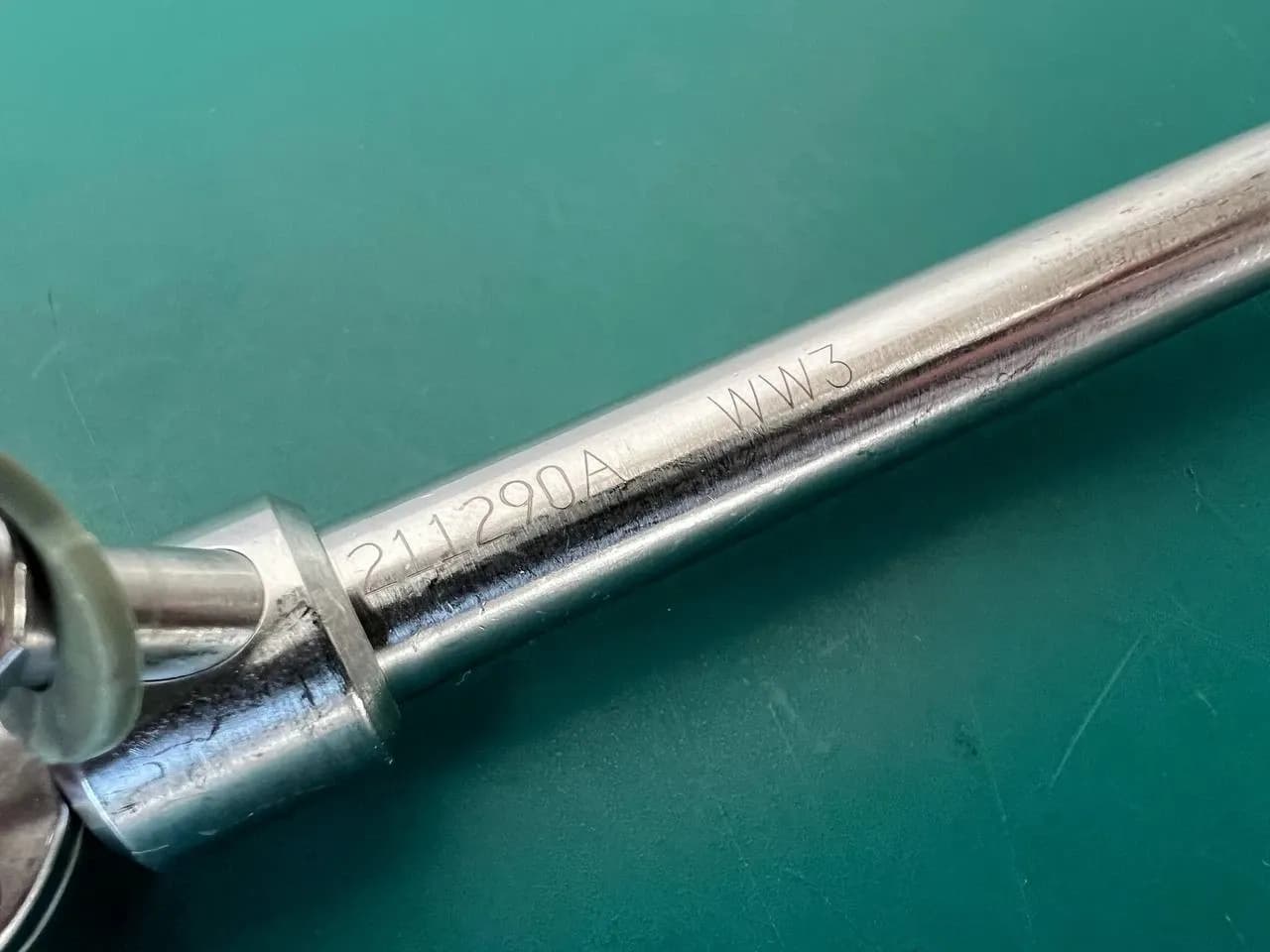 Затискач препарувальний Pilling 211290A Mixter, вигнутий, 8½″, кінчик 2.7 mm