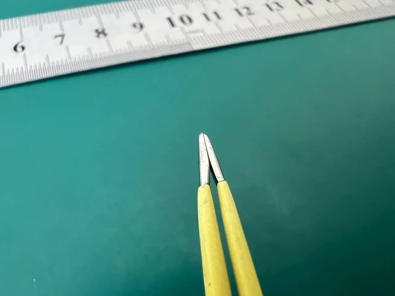 Ізольований біполярний багнетний пінцет Aesculap GK793R 10″ 0,7 x 135mm