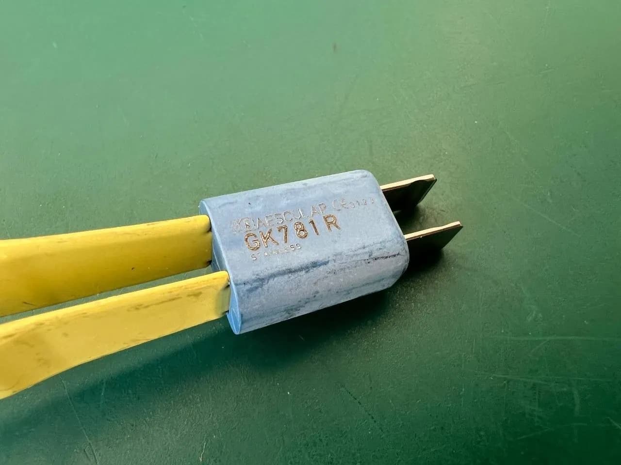 Пінцет біполярний багнетний Aesculap GK781R Yasargil 0.7mm x 95mm, 90° вгору