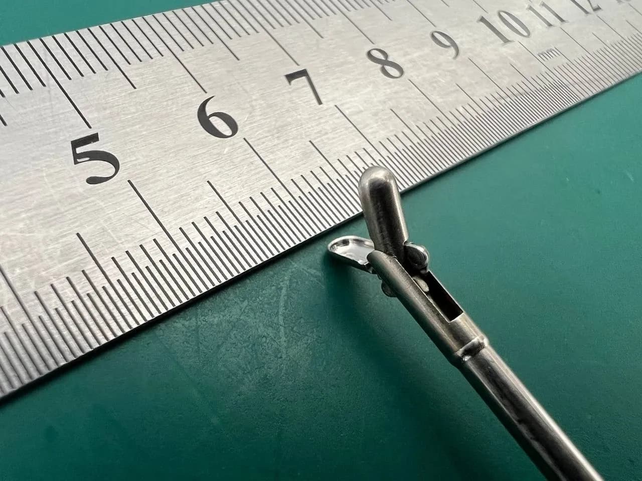 Пінцет двочашковий R. Wolf 8211.19, вигин 70° вгору, горизонтальна губка, WL:89mm, ЛОР
