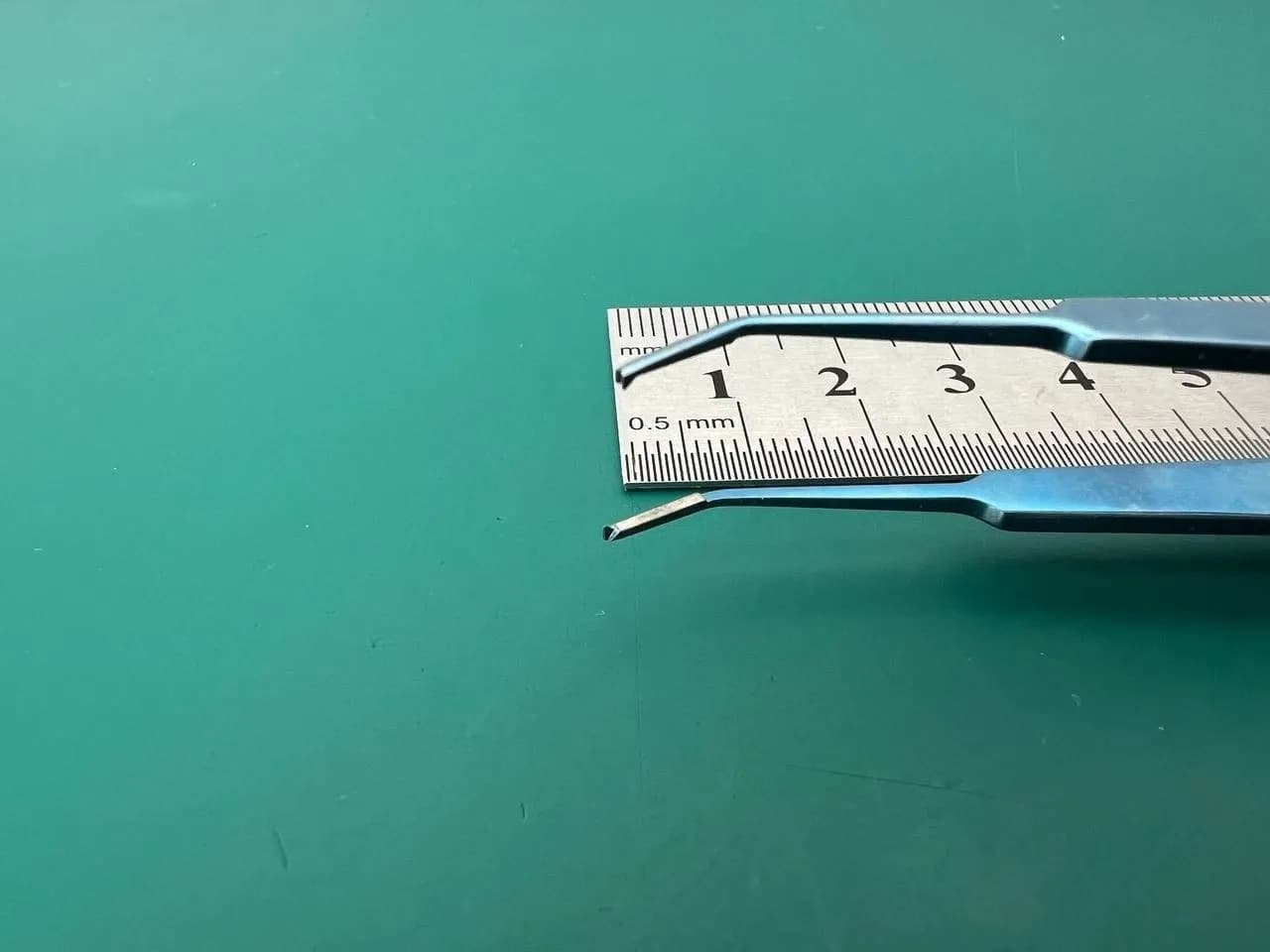 Вигнутий пінцет Microsurgery TCFr16Ct 16cm із зубцями 1x2