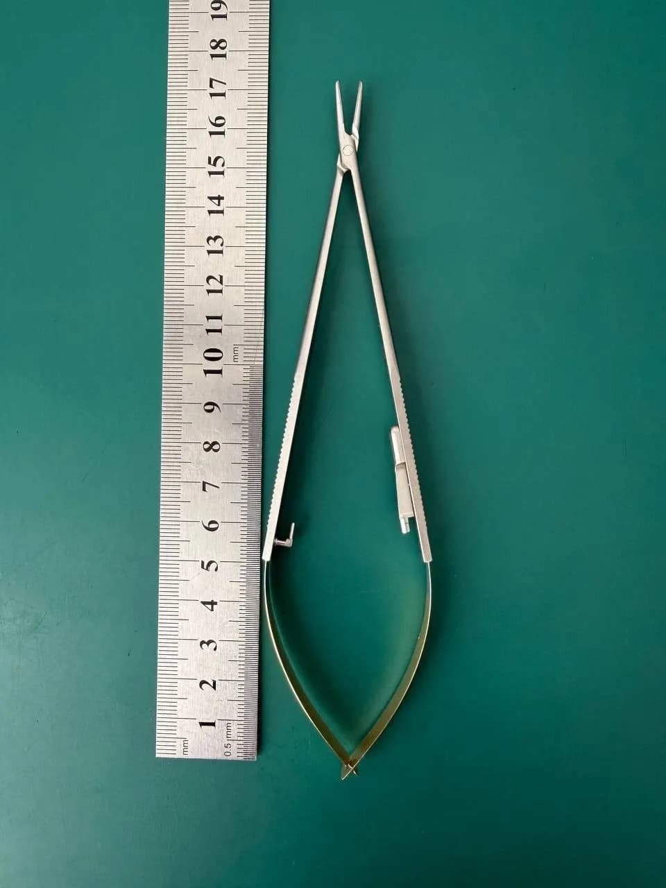 Мікроголкотримач Aesculap BM004R CASTROVIEJO DUROGRIP, TC, прямий, 180 mm