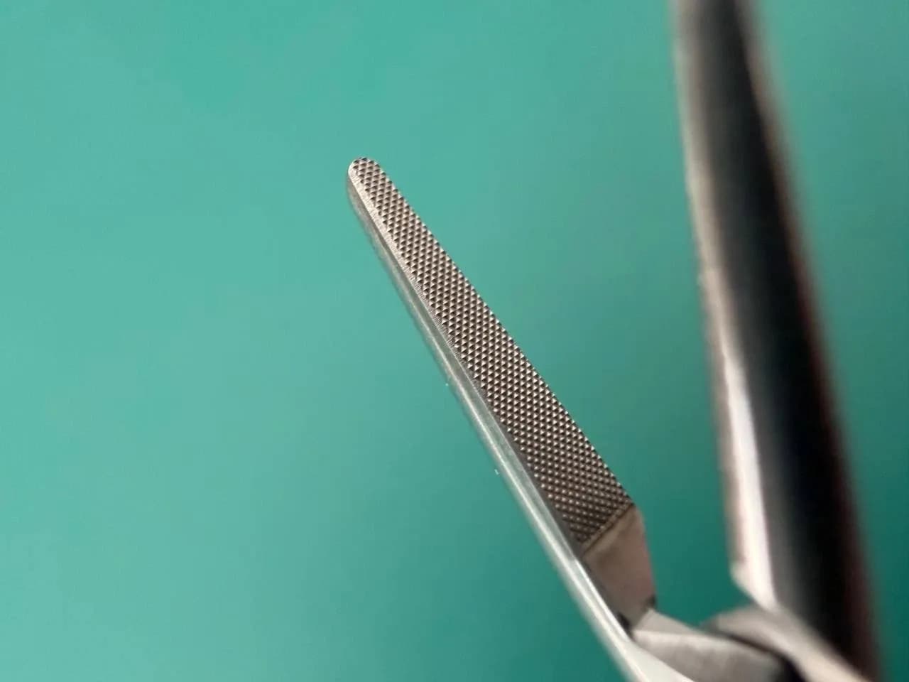 Мікроголкотримач Aesculap BM004R CASTROVIEJO DUROGRIP, TC, прямий, 180 mm