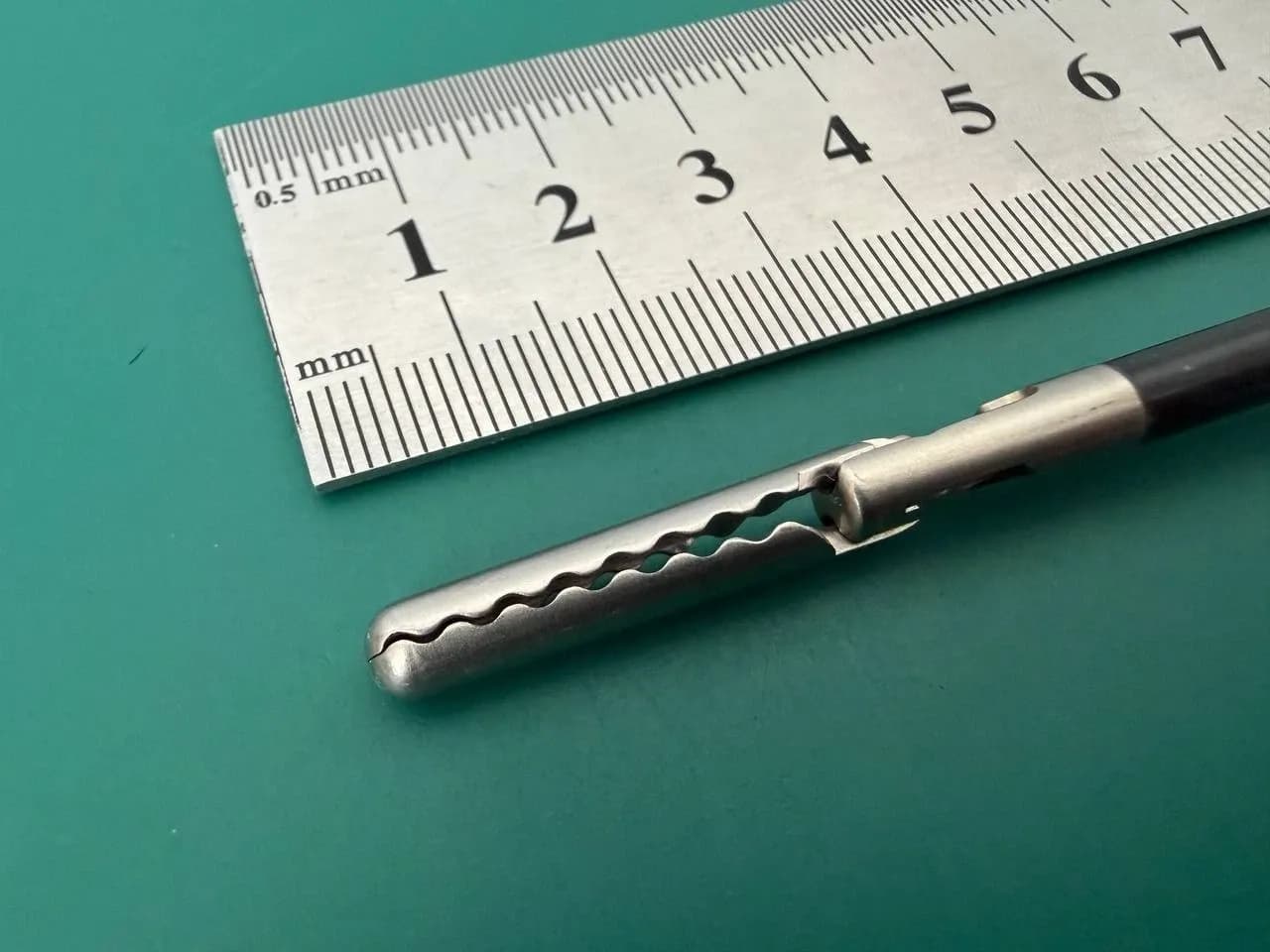 Атравматичний лапароскопічний затискач Aesculap Prestige 8360-10, 5mm x 36cm